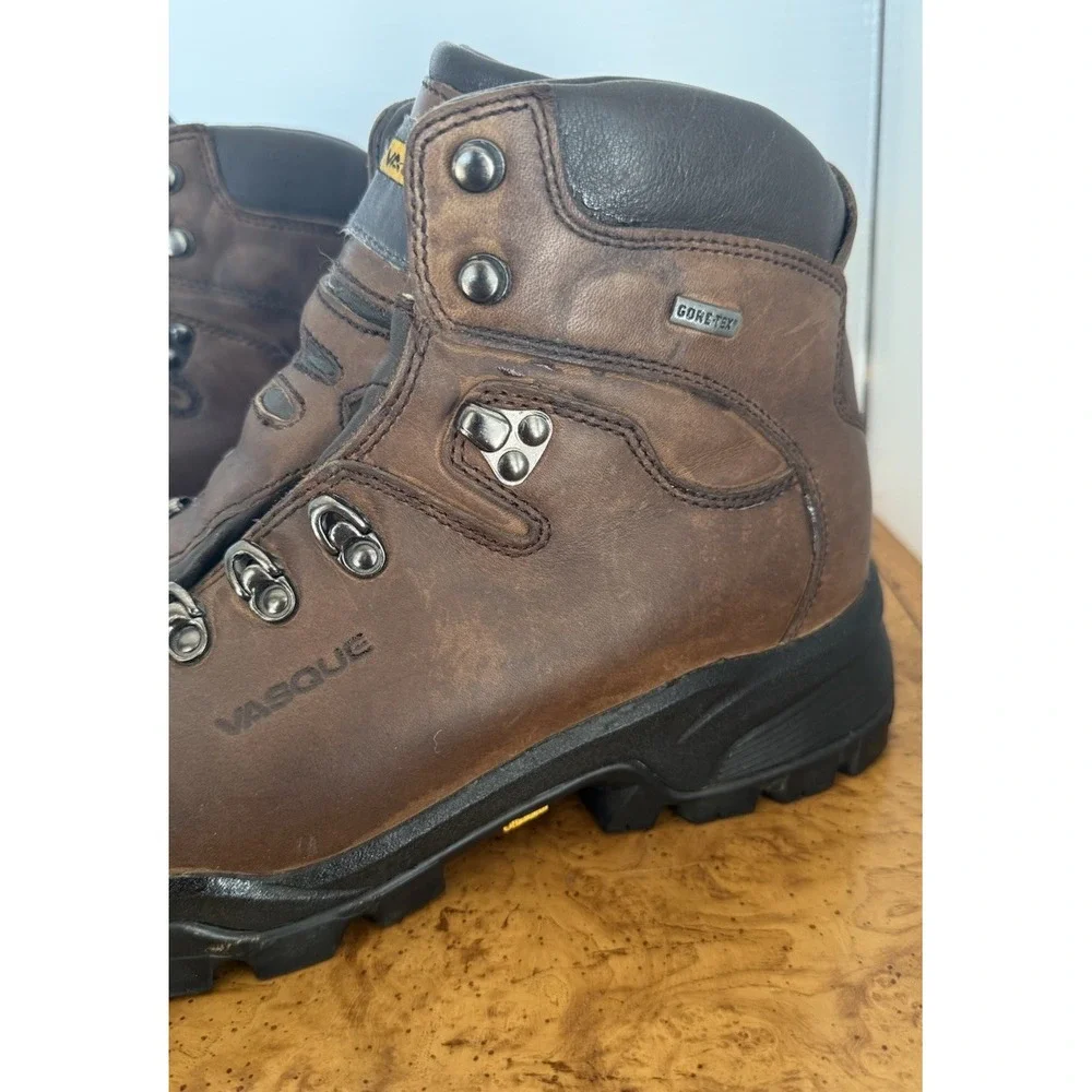 VASQUE 7134 Men's Hiking Boots Brown Leather Vibram Soles Size 10 USA